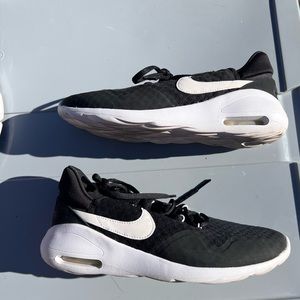 Black Nike Shoes